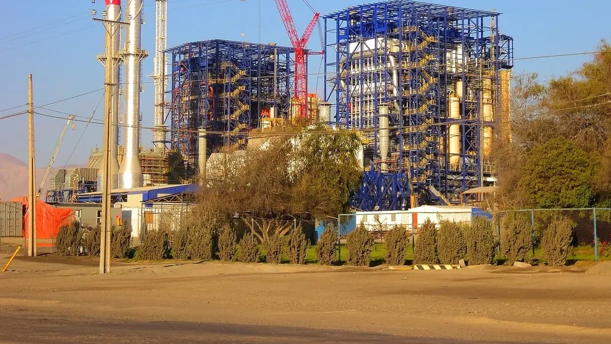 Structures of thermal power plants under construction in Mejillones in 2010