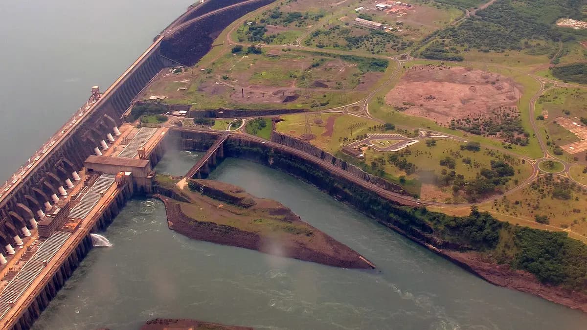 Aerial view of the Itaipú dam and its reservoir