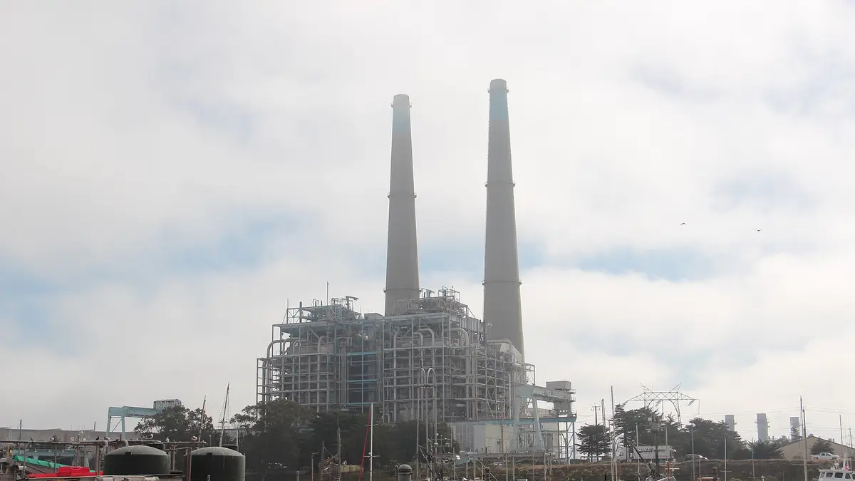Chimeneas de la central eléctrica de Moss Landing en California